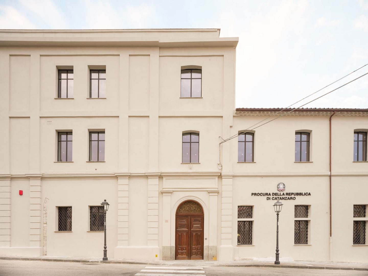 Lo splendido convento dell’Ordine dei Francescani Minori Osservanti, diventato nell’800 ospedale militare, è la nuova sede della Procura della Repubblica di Catanzaro