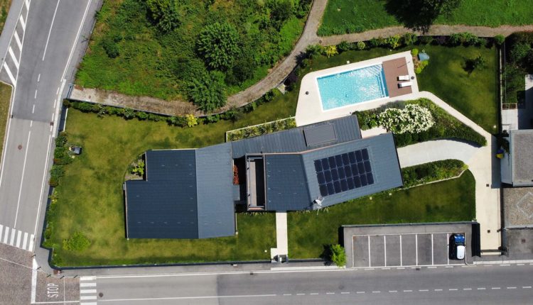 villa realizzata a Pandino in provincia di Cremona vista dall'alto grazie ad un drone