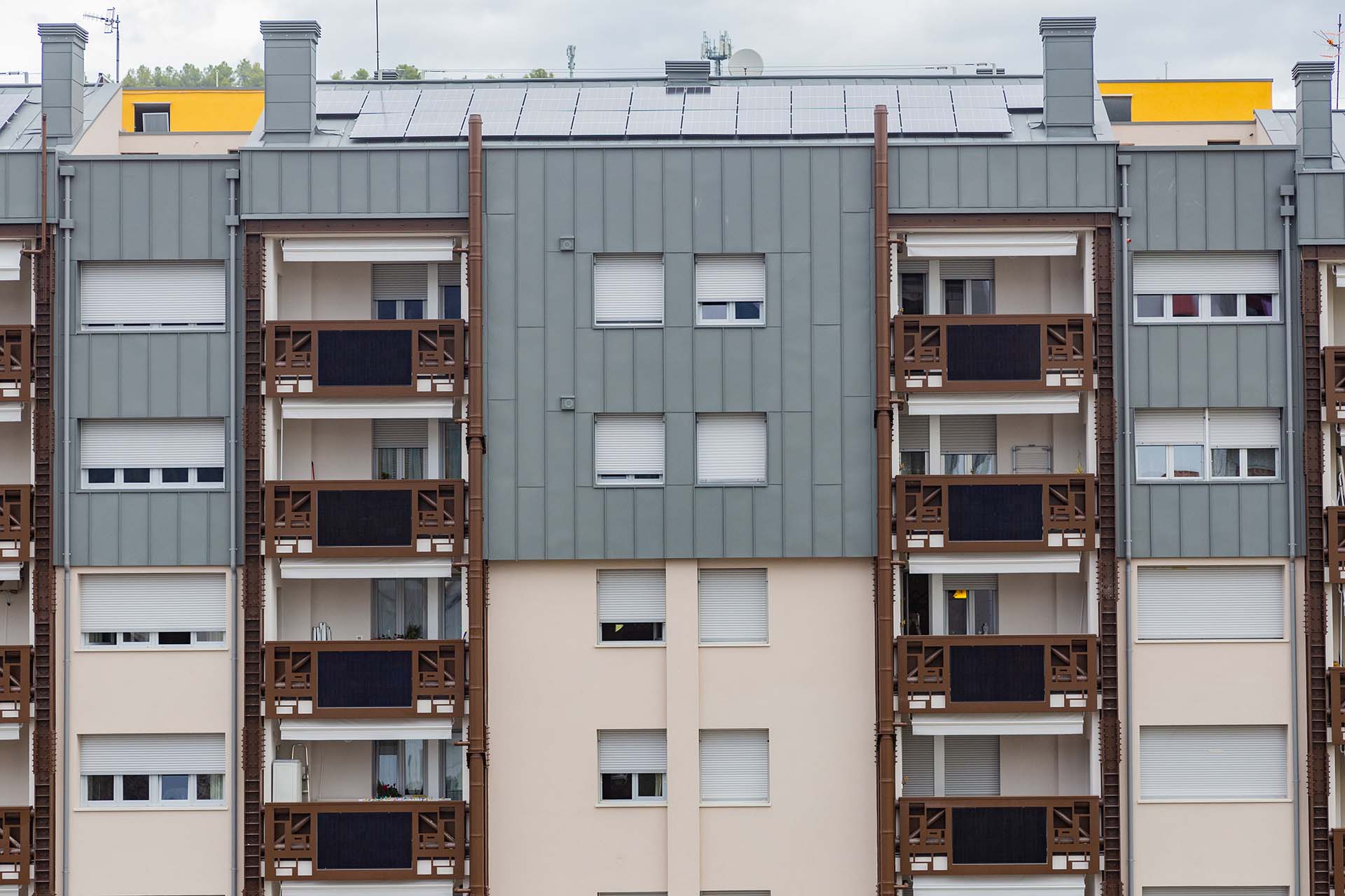 Brianza Plastica consominio ad Ascoli Piceno isolato termicamente con Isotec Parete e Isolam ventilato