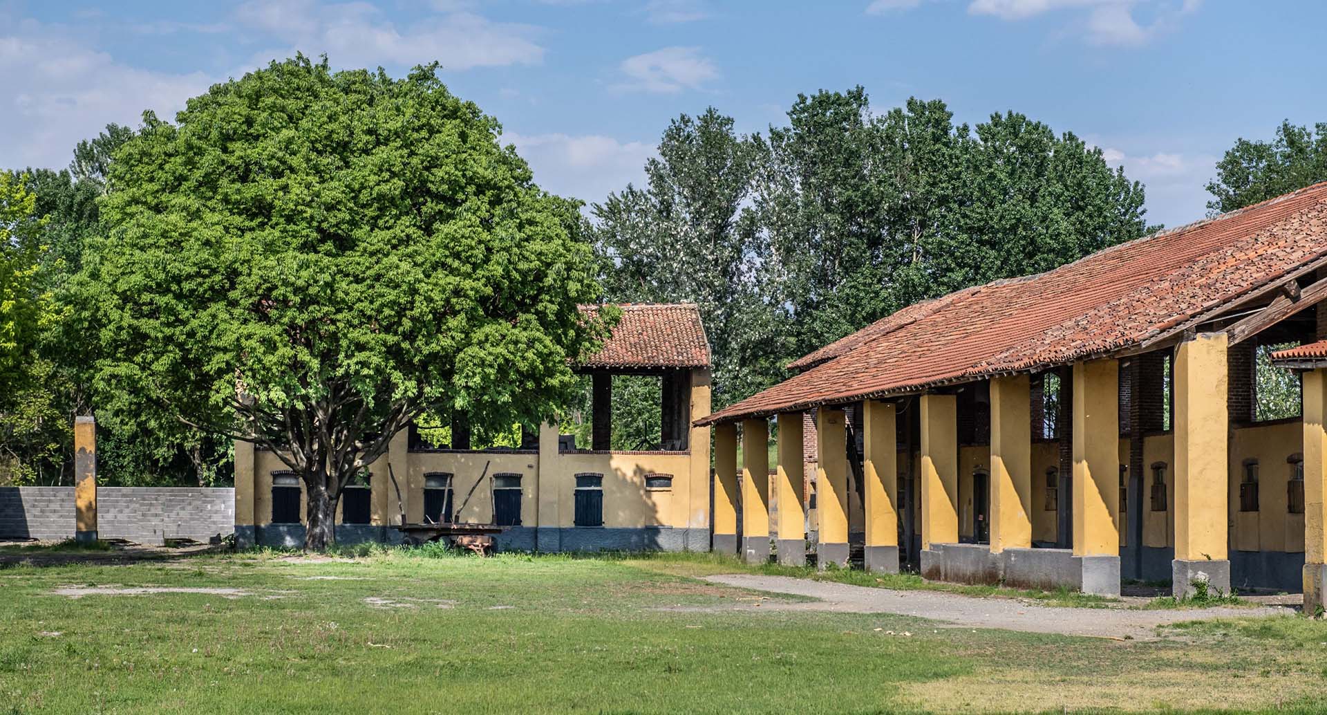 Cascina Ri-Nascita lo stato di fatto delle stalle 02