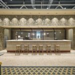 Iris Ceramica Group a Cersaie24 ha presentato i prodotti in un Foyer con il bar Notturno