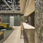 Iris Ceramica Group a Cersaie24 ha presentato i prodotti in un Foyer con il bar Notturno