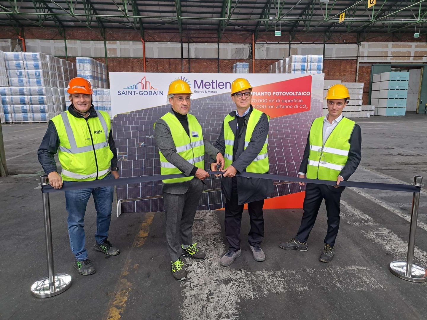 Saint-Gobain inaugurazione dell'impianto, da sinistra: Luca Miotti Ceo Ren Electron, Claudio Bolandrini sindaco Caravaggio, Gaetano Terrasini Ad Saint-Gobain Italia e Gabriele Silva asset manager Metlen Energy & Metals