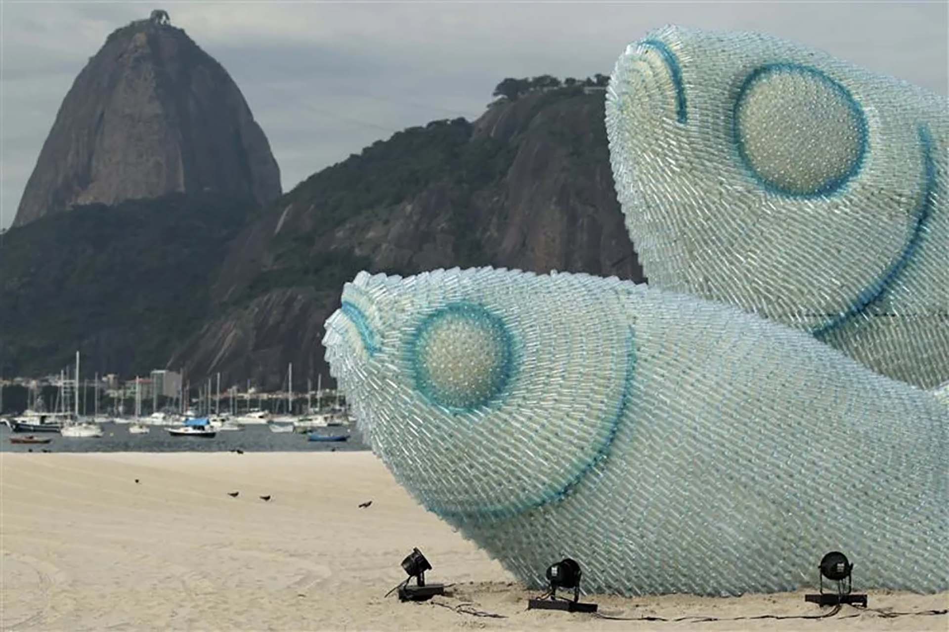 Rio de Janeiro La scultura del Pesce di José Manuel Chico Mendez ©Nbc News