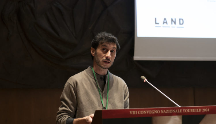 Davide Caspani, Land