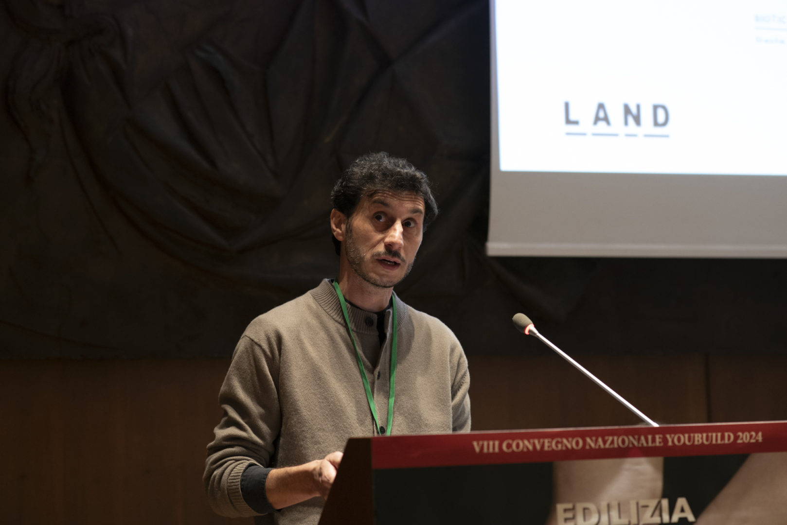 Davide Caspani, Land