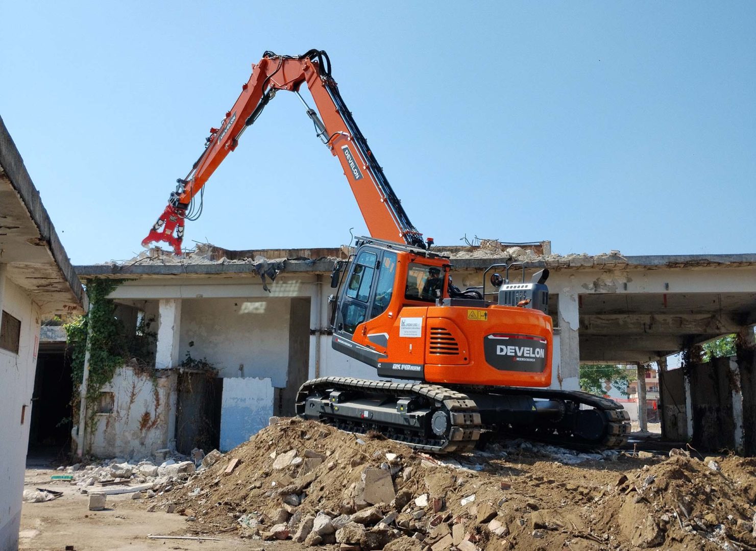 Develon Dx140Rdm-7 al lavoro