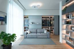 Sistema Divano Tango, nella versione giorno, integrato nel sistema a parete Making Room design Castiglia